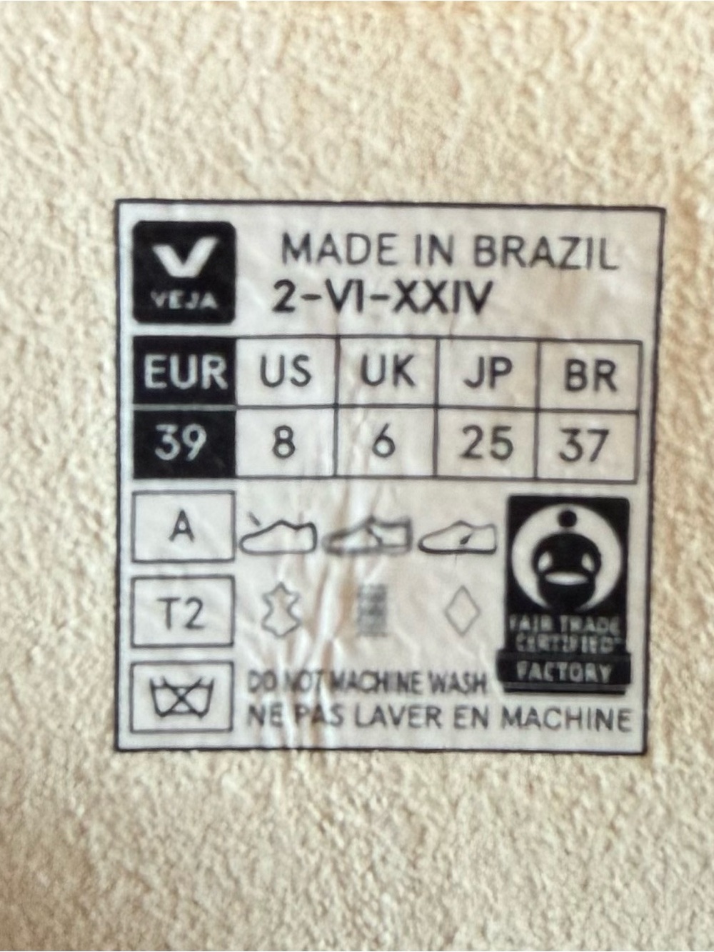 Veja Women's White and Gold sz 8 - Picture 7 of 7